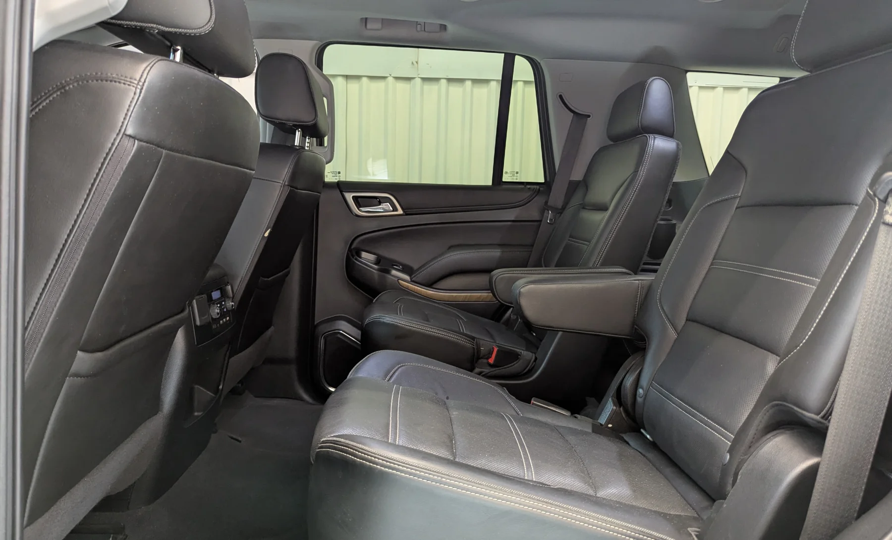 GMC Yukon XL Denali 2020 — interior 8 de 10