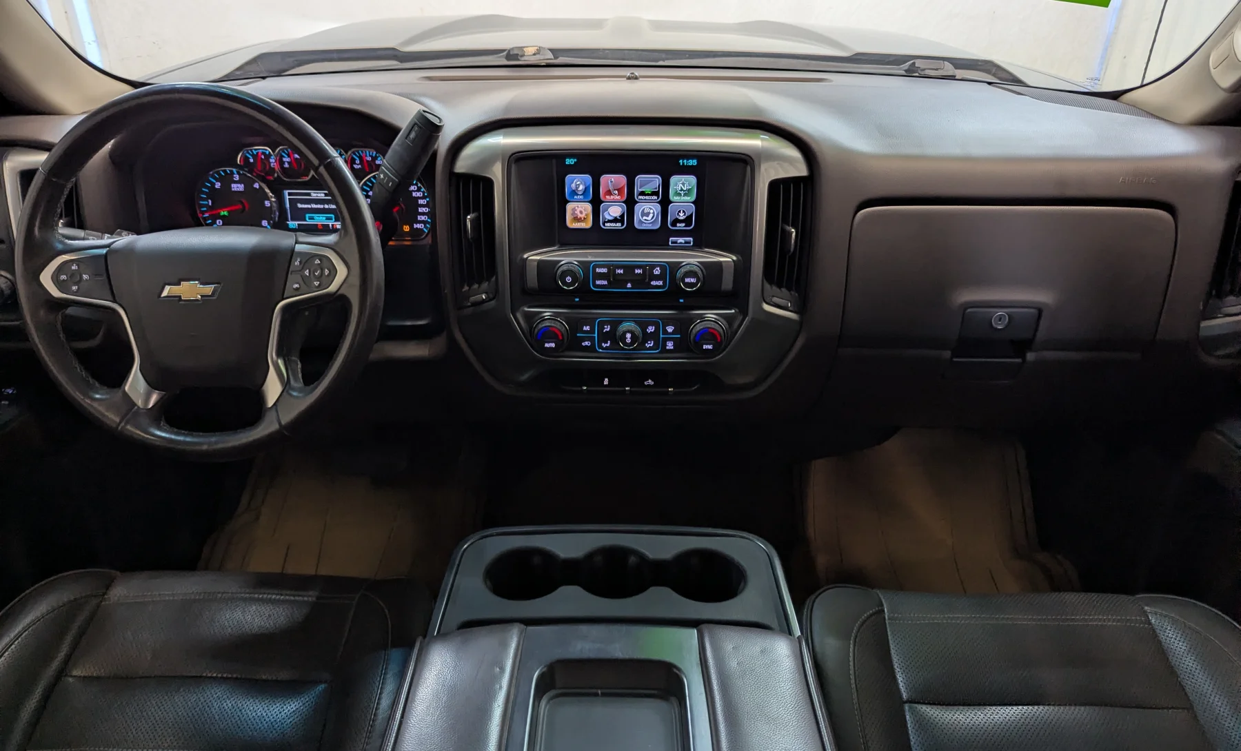 Chevrolet Silverado 1500 Custom 2017 — interior 6 de 10