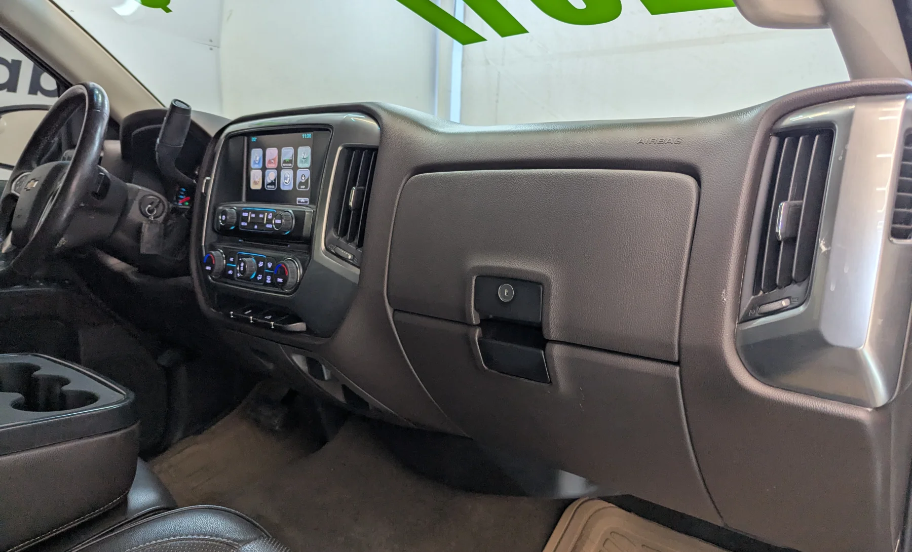 Chevrolet Silverado 1500 Custom 2017 — interior 8 de 10