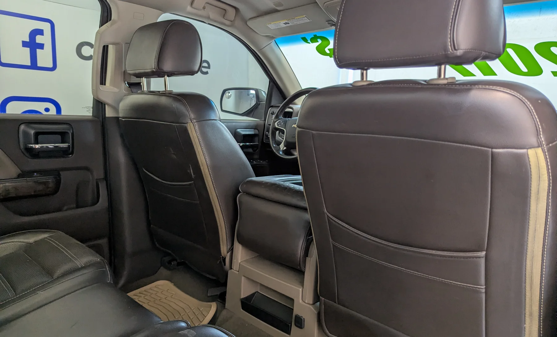 Chevrolet Silverado 1500 Custom 2017 — interior 10 de 10