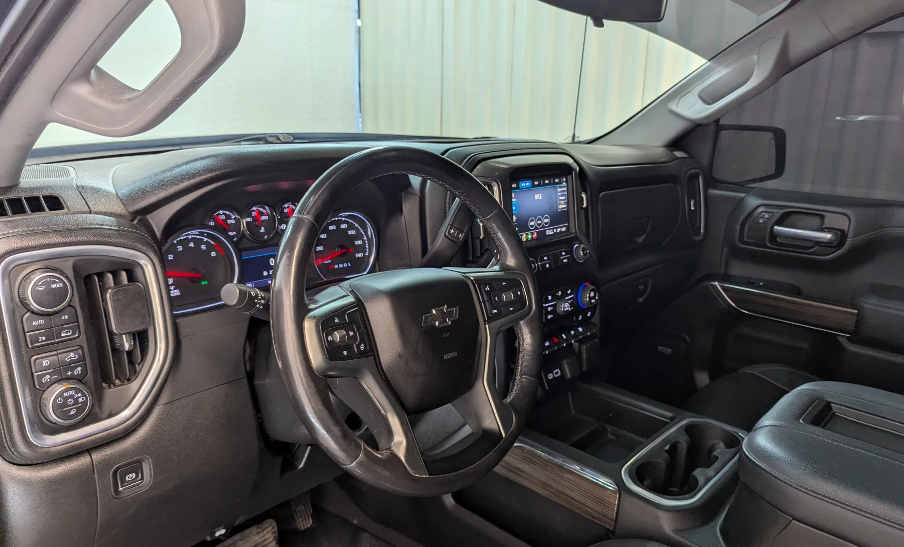 Chevrolet Silverado 1500 Custom 2021 — interior 1 de 10
