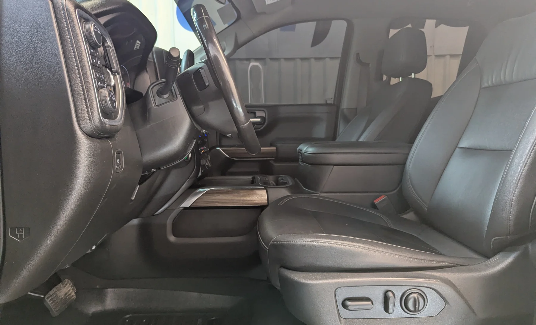 Chevrolet Silverado 1500 Custom 2021 — interior 2 de 10