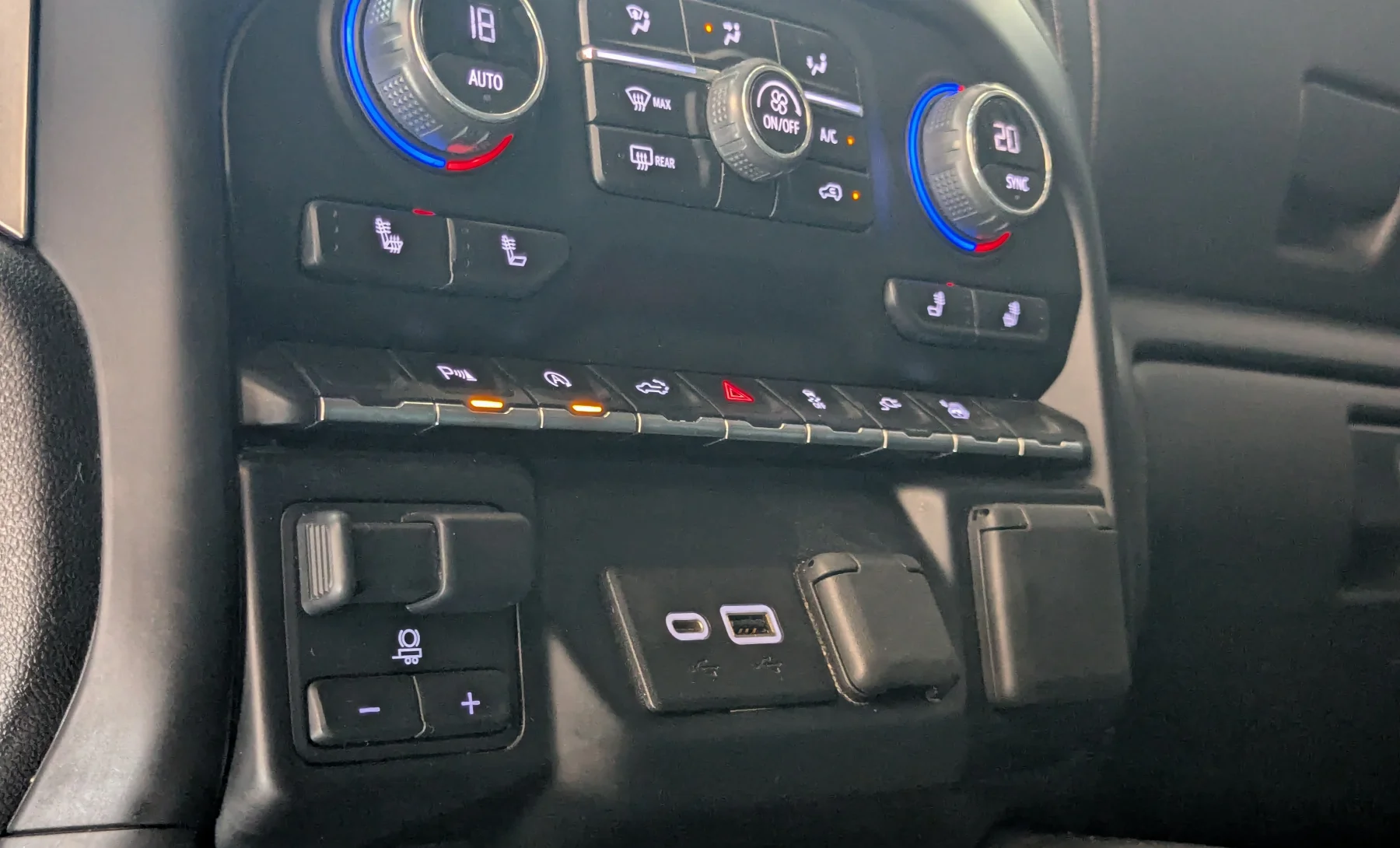 Chevrolet Silverado 1500 Custom 2021 — interior 4 de 10