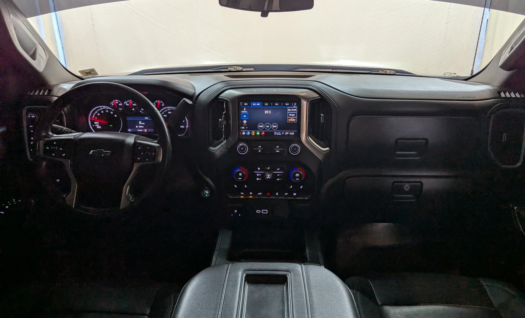 Chevrolet Silverado 1500 Custom 2021 — interior 6 de 10