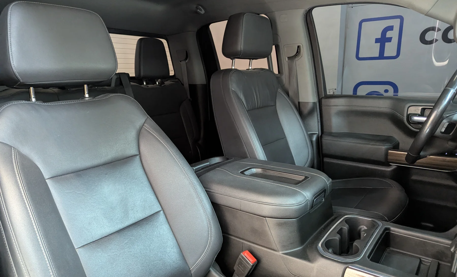 Chevrolet Silverado 1500 Custom 2021 — interior 10 de 10