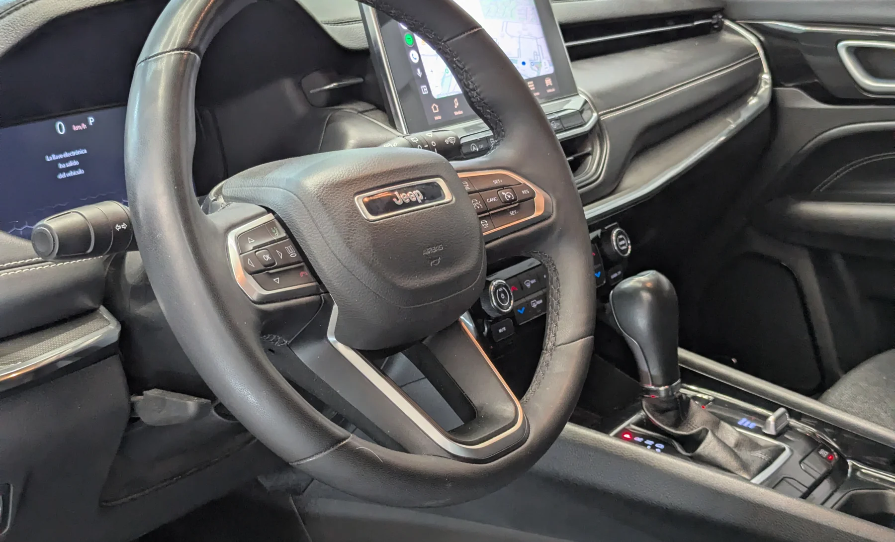 Jeep Compass Altitude 2023 — interior 1 de 10
