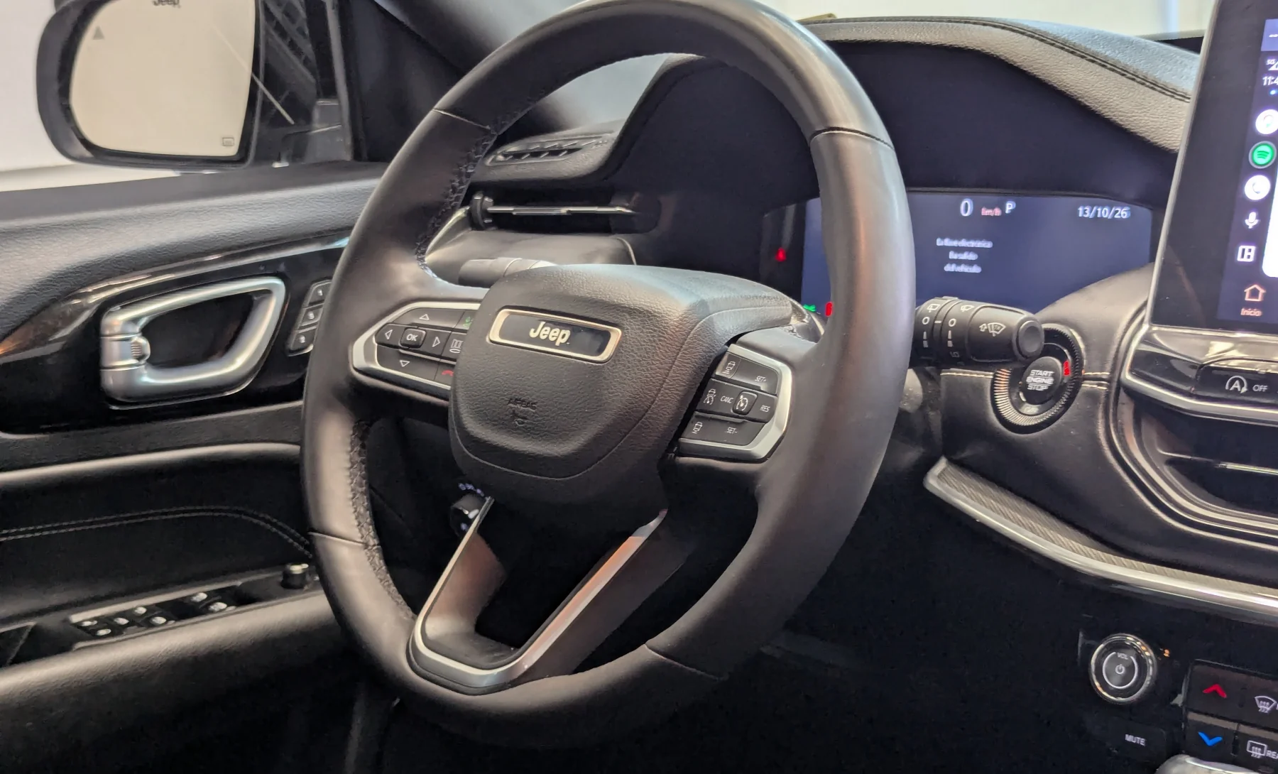 Jeep Compass Altitude 2023 — interior 4 de 10