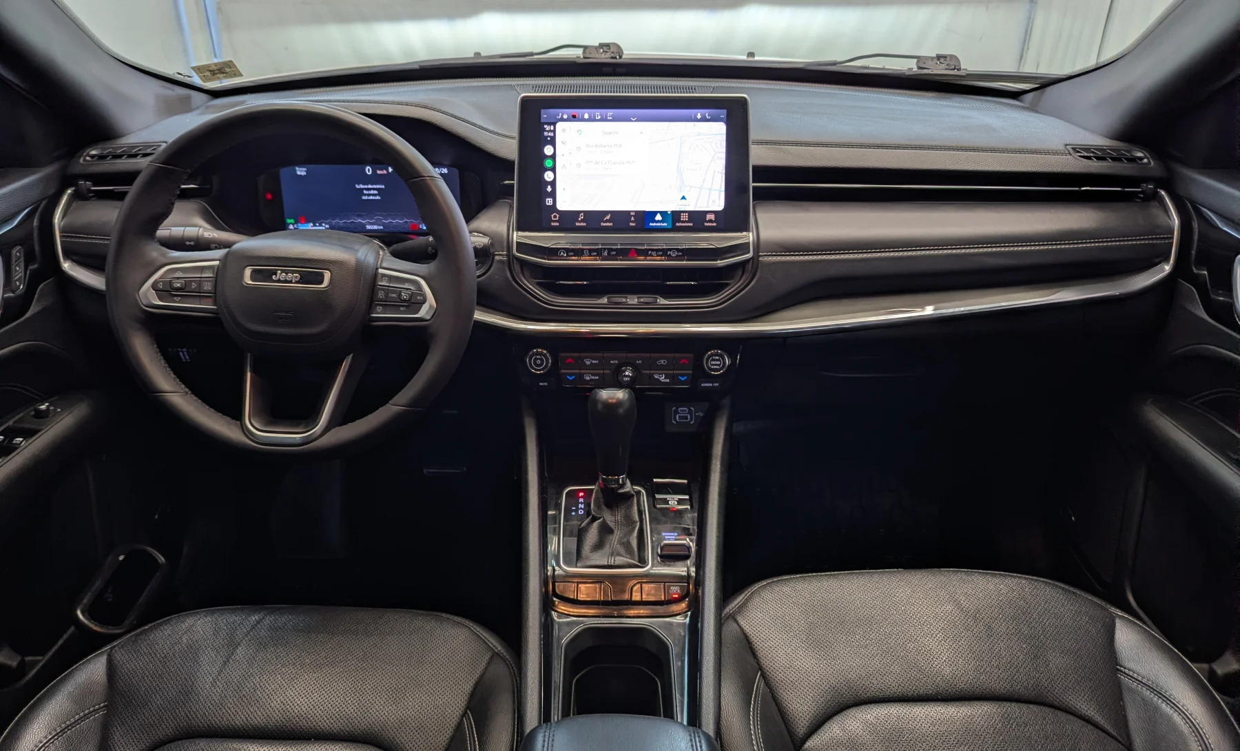 Jeep Compass Altitude 2023 — interior 6 de 10