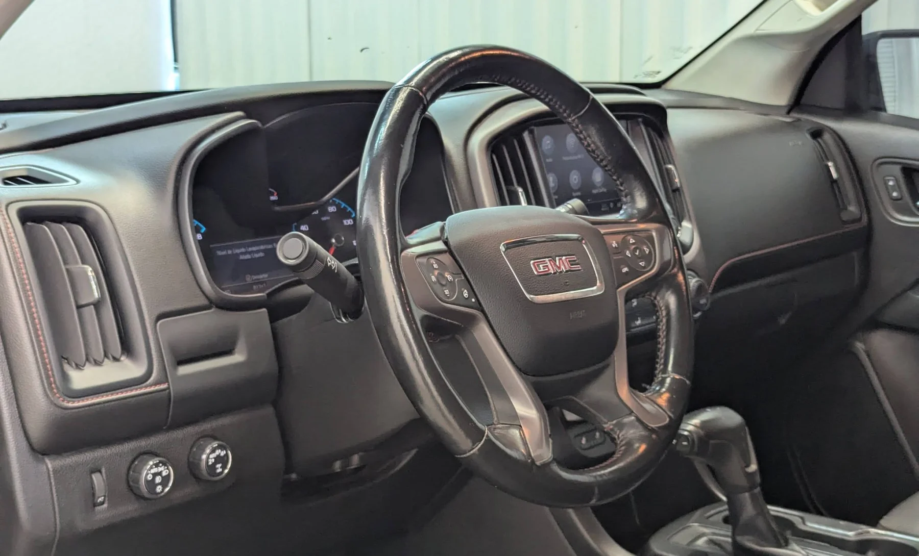 GMC Canyon All Terrain 2019 — interior 1 de 10