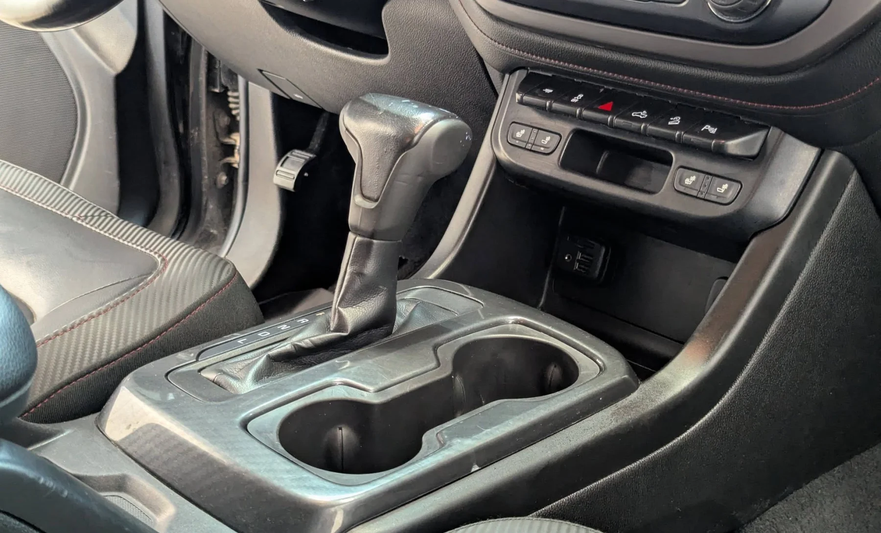 GMC Canyon All Terrain 2019 — interior 4 de 10