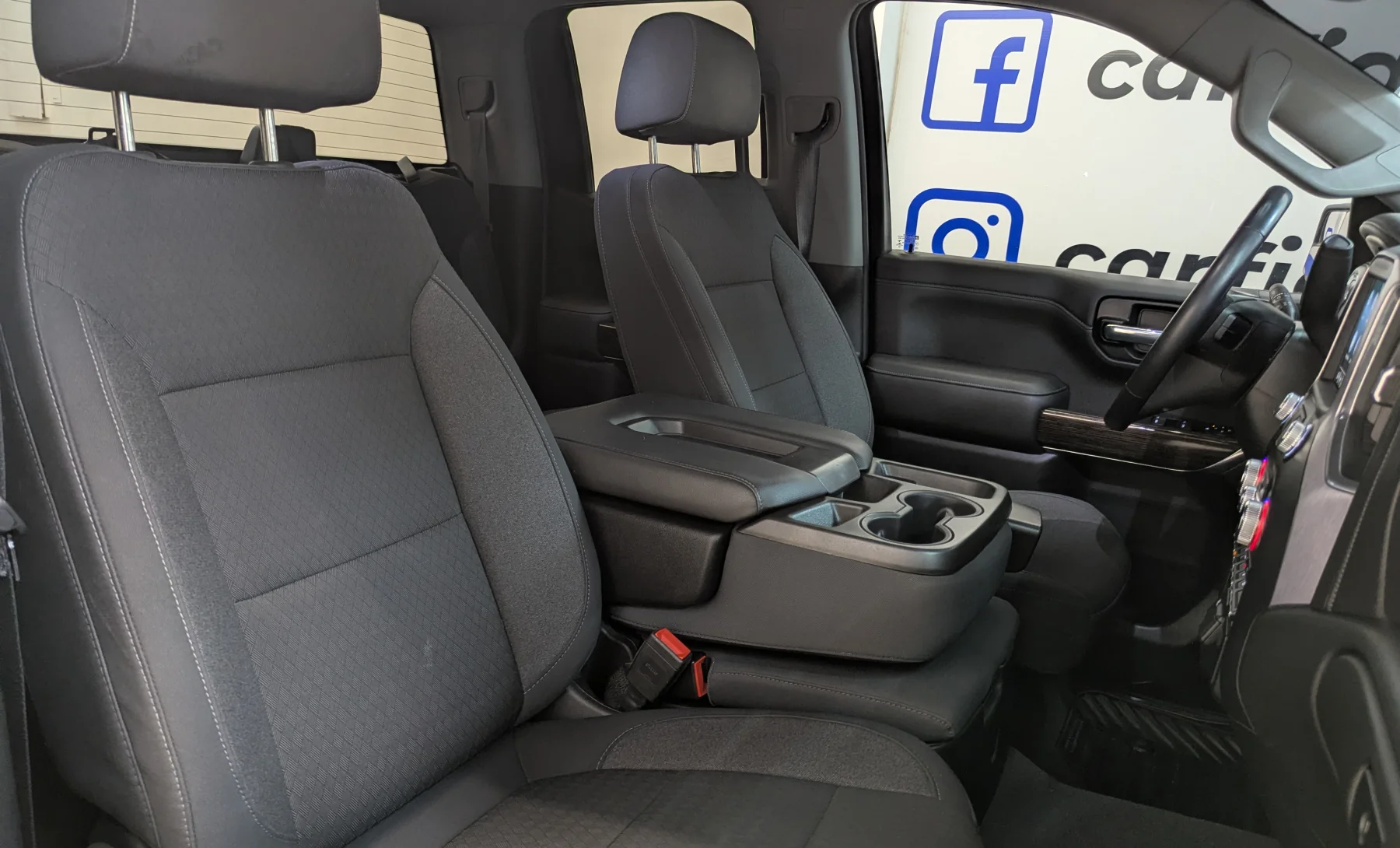 GMC Sierra 1500 Base 2020 — interior 2 de 10