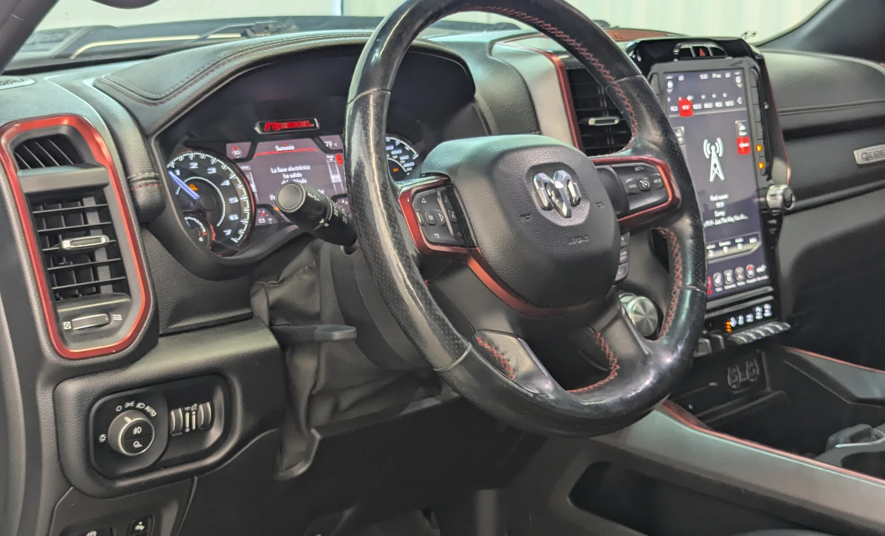 Ram 1500 Rebel 2019 — interior 1 de 10