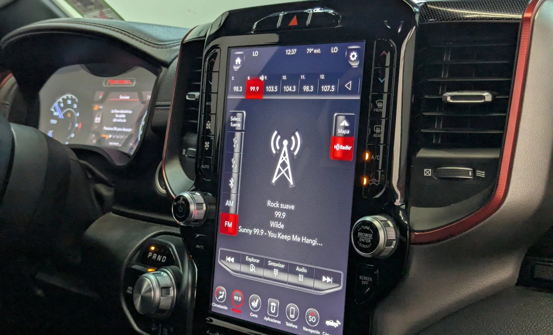 Ram 1500 Rebel 2019 — interior 4 de 10