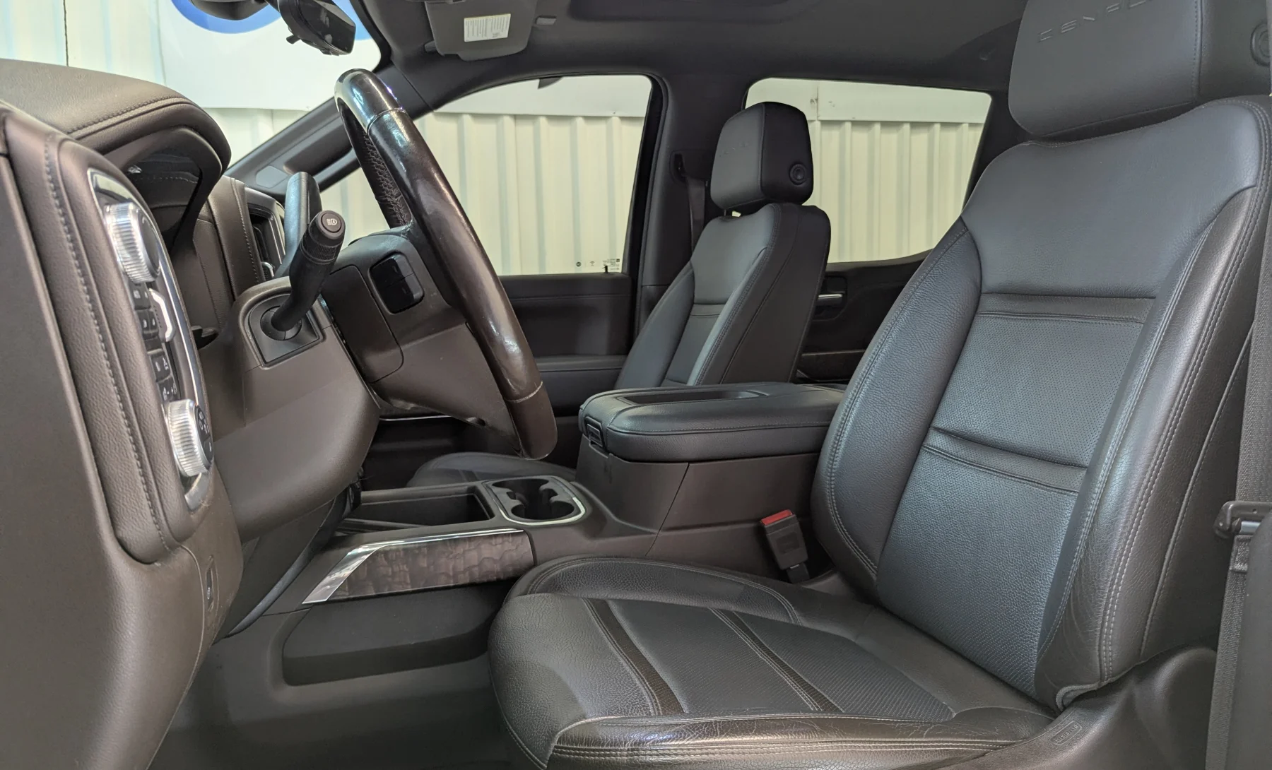 GMC Sierra 1500 Denali 2019 — interior 2 de 10