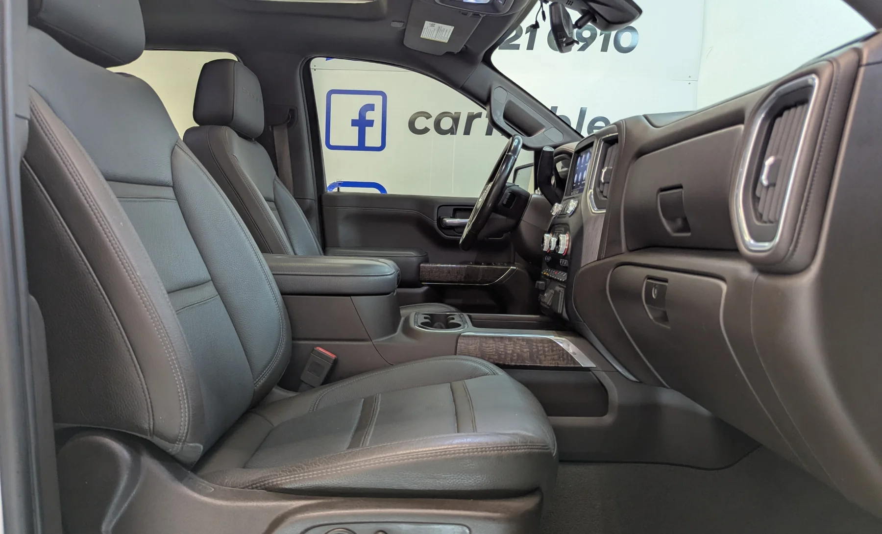 GMC Sierra 1500 Denali 2019 — interior 6 de 10