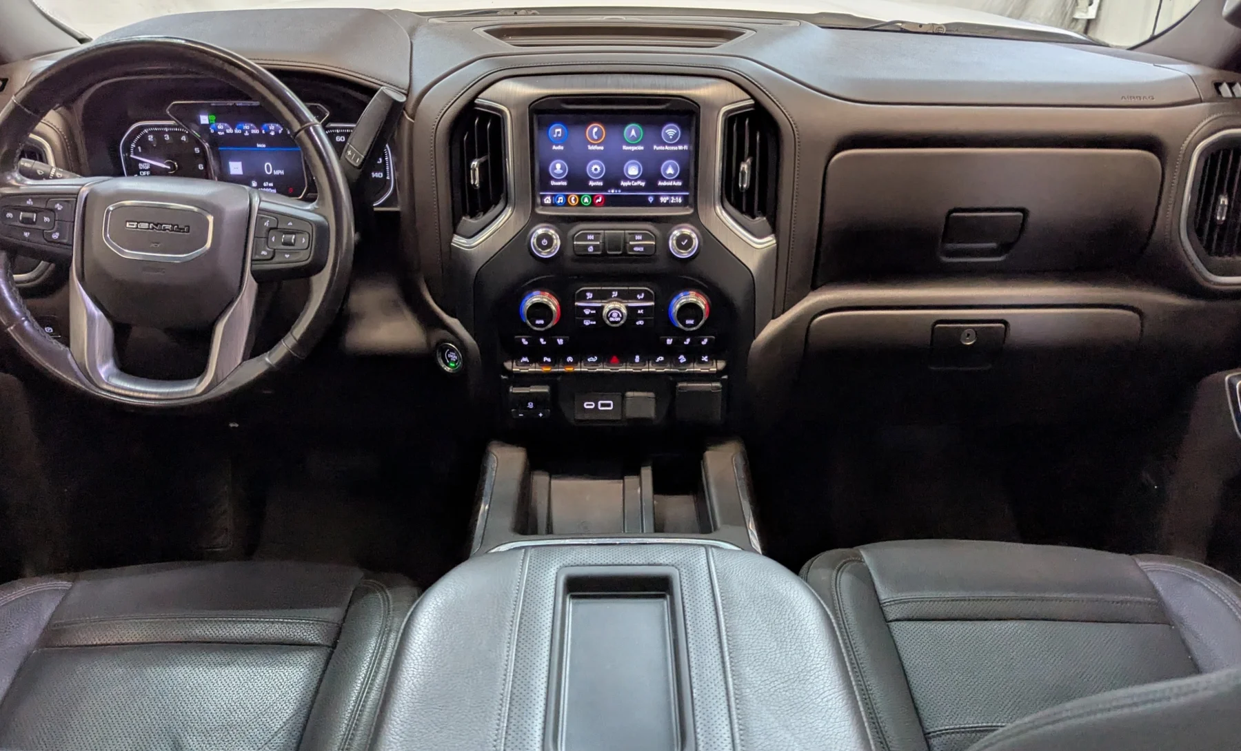 GMC Sierra 1500 Denali 2019 — interior 4 de 10