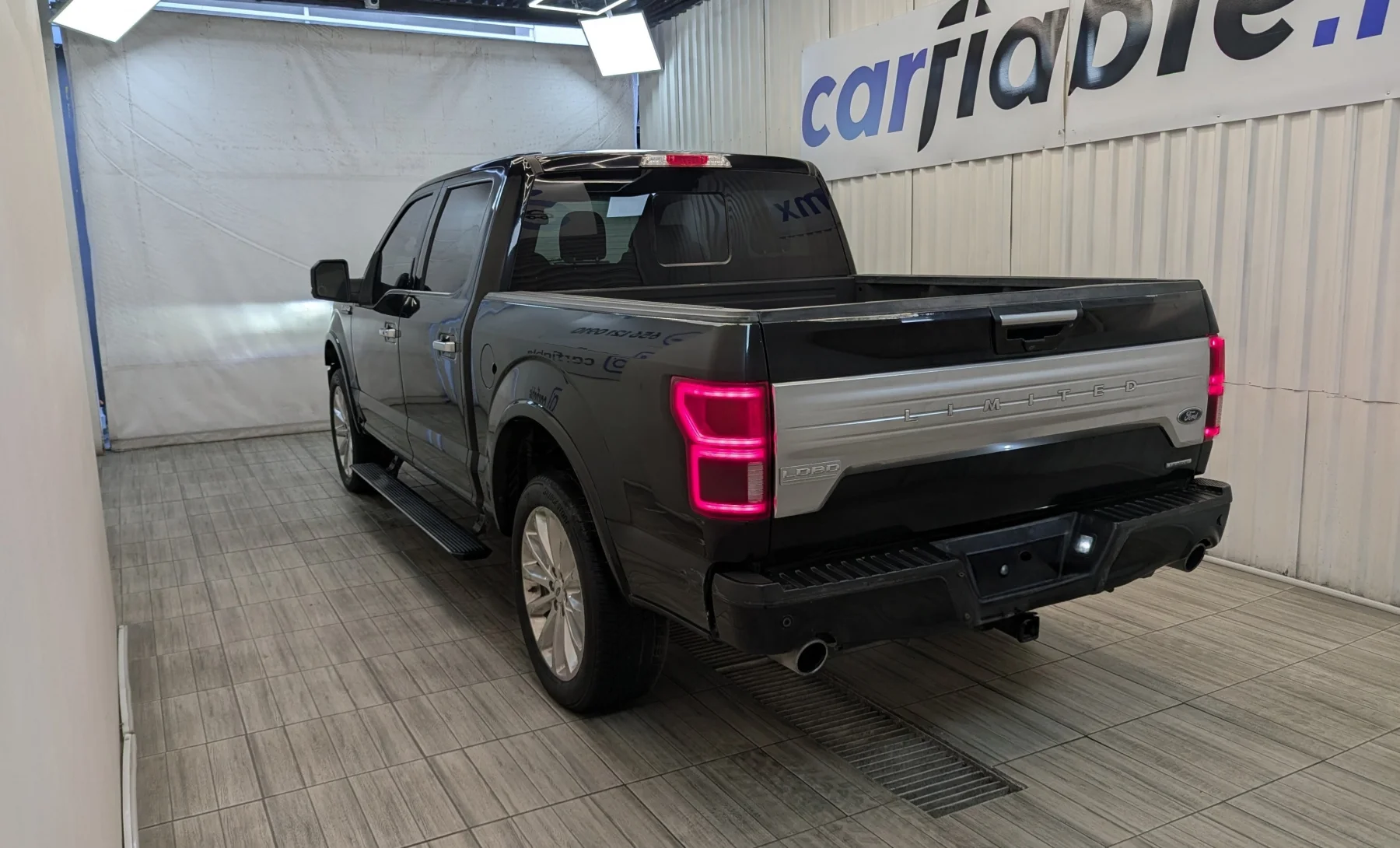 Ford F-150 Platinum 2019 — exterior 6 de 10