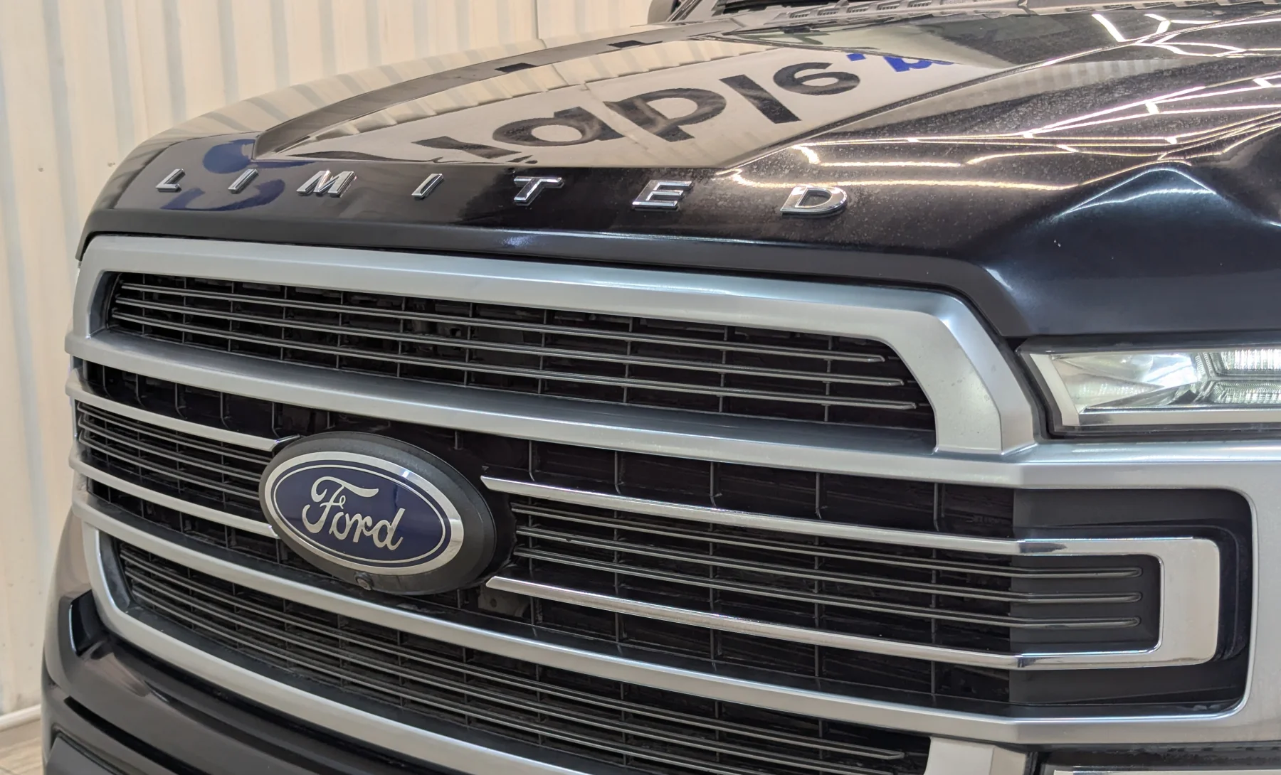 Ford F-150 Platinum 2019 — exterior 7 de 10