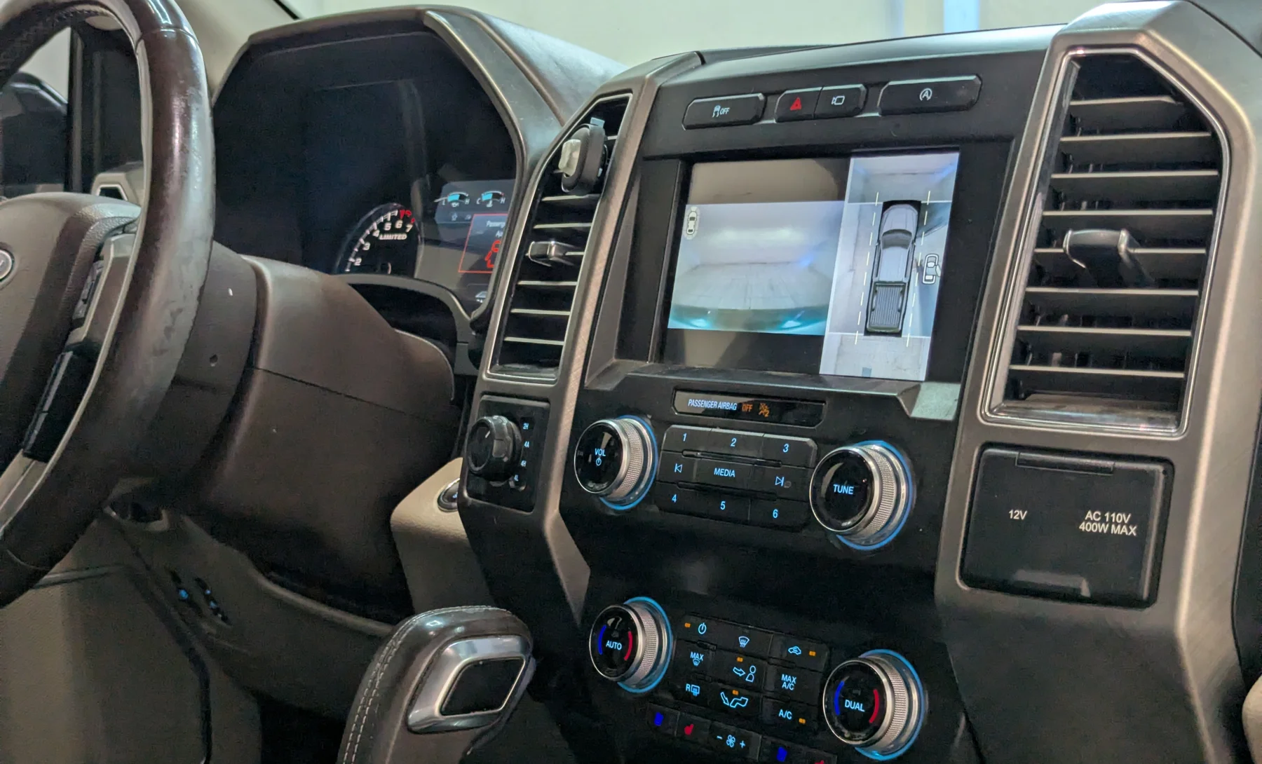 Ford F-150 Platinum 2019 — interior 3 de 10