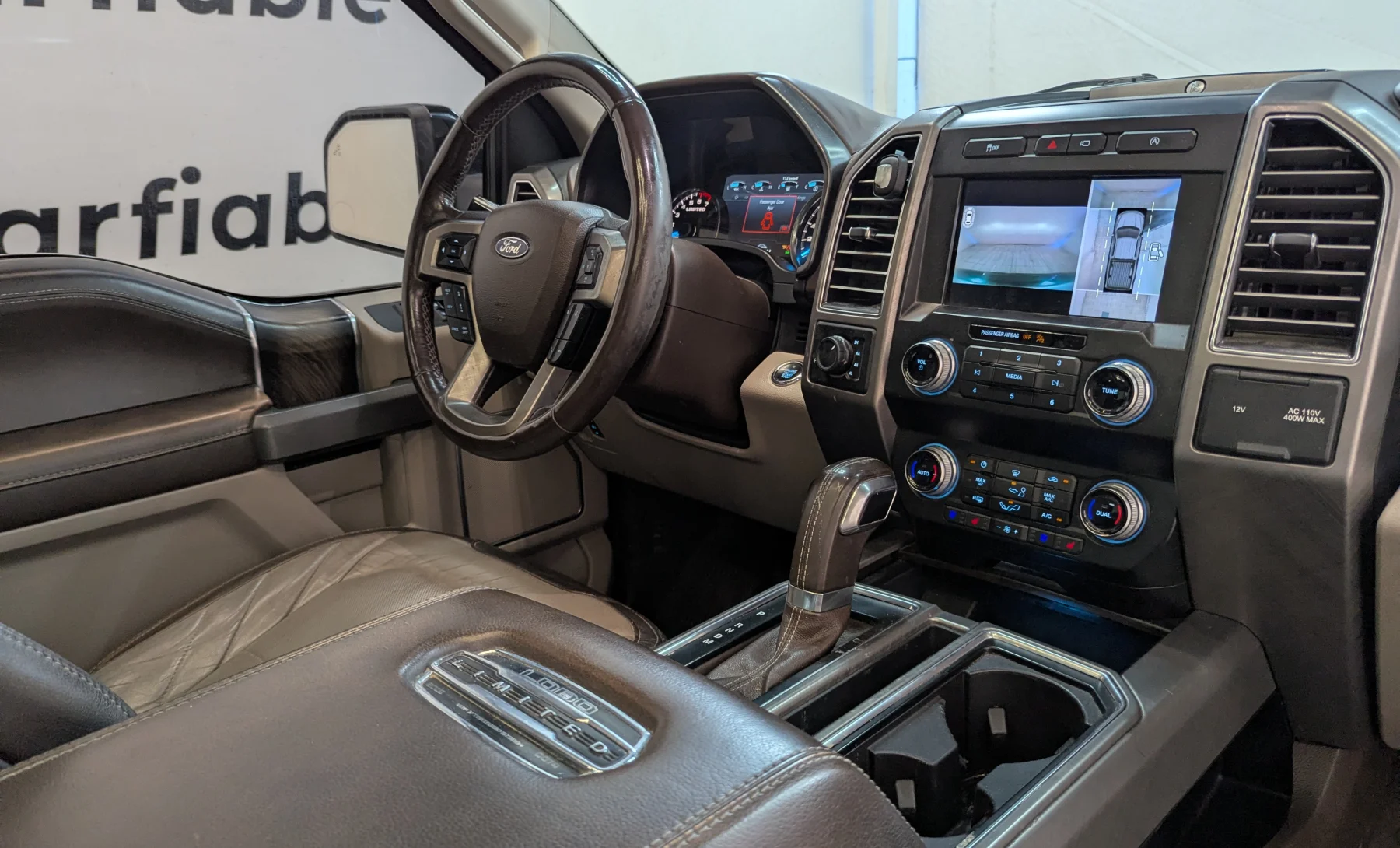 Ford F-150 Platinum 2019 — interior 6 de 10
