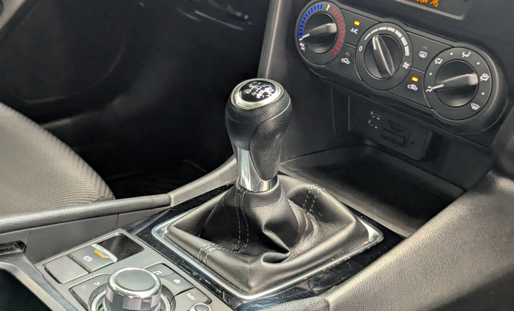 Mazda 3 Sport 2017 — interior 2 de 10