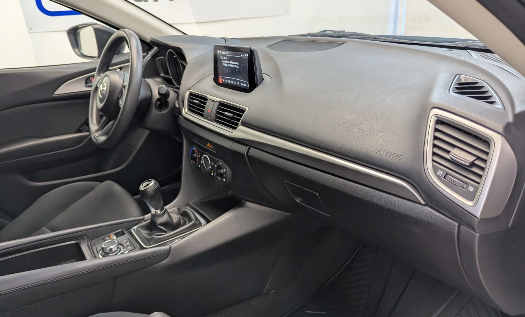 Mazda 3 Sport 2017 — interior 8 de 10