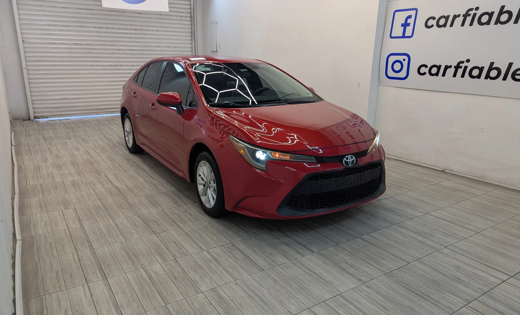 Toyota Corolla LE 2020 — exterior 3 de 10