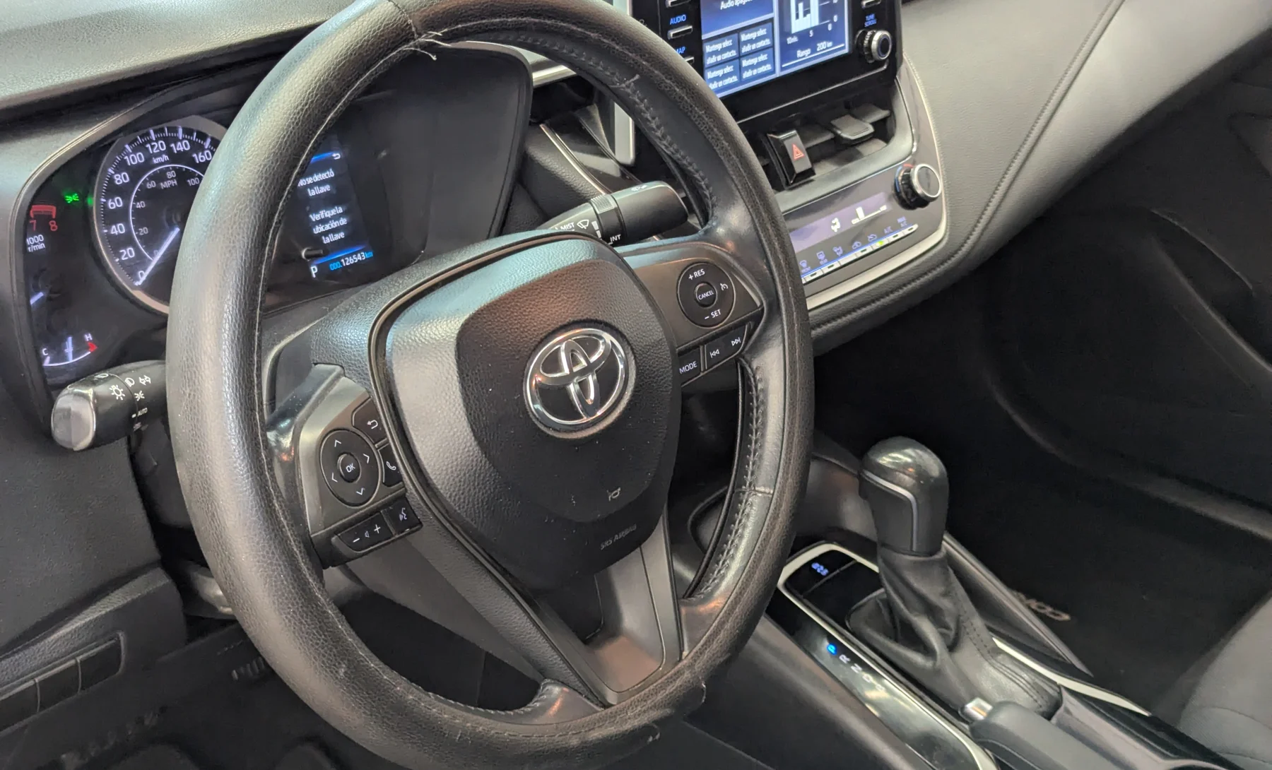 Toyota Corolla LE 2020 — interior 1 de 9