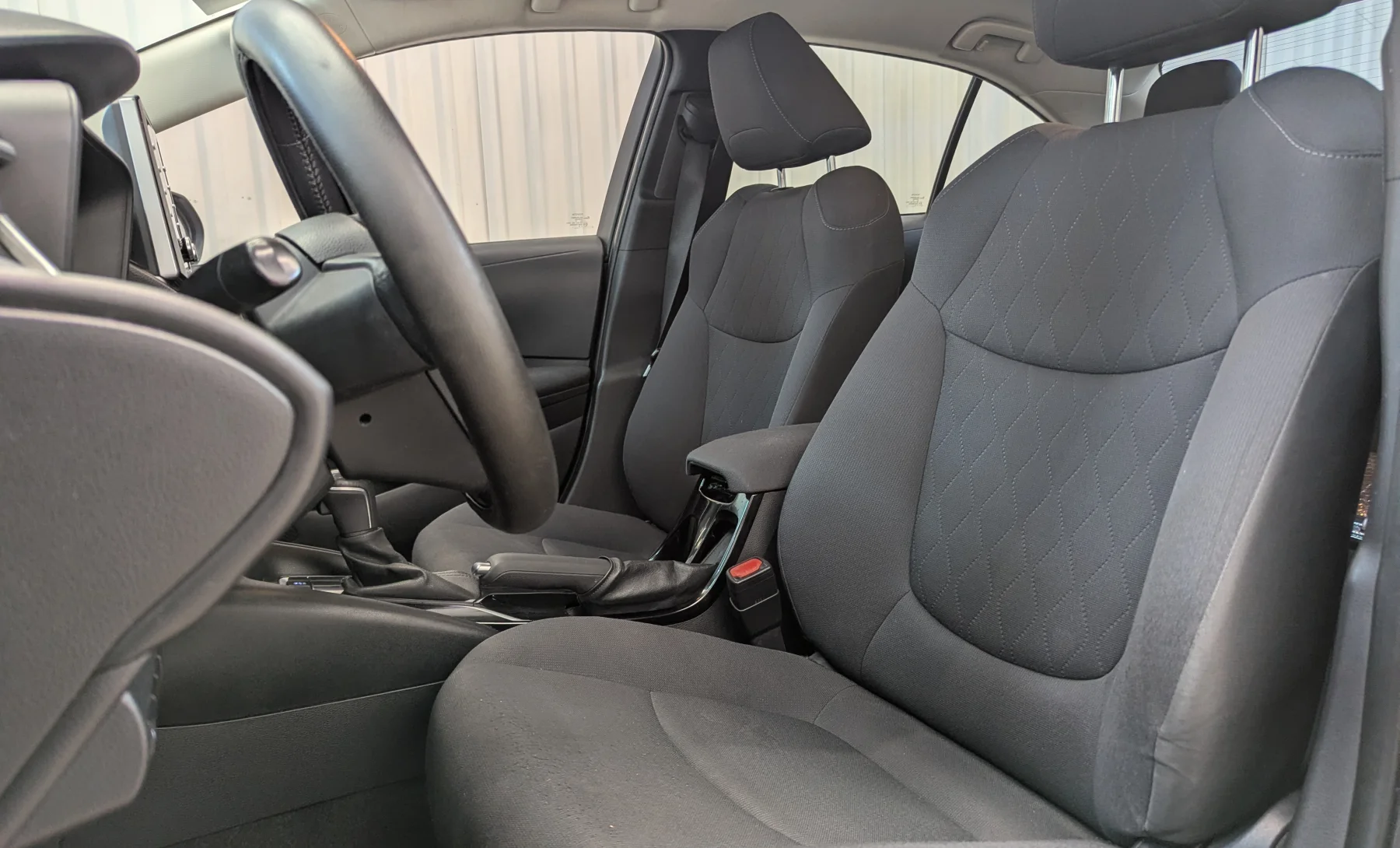Toyota Corolla LE 2020 — interior 2 de 9