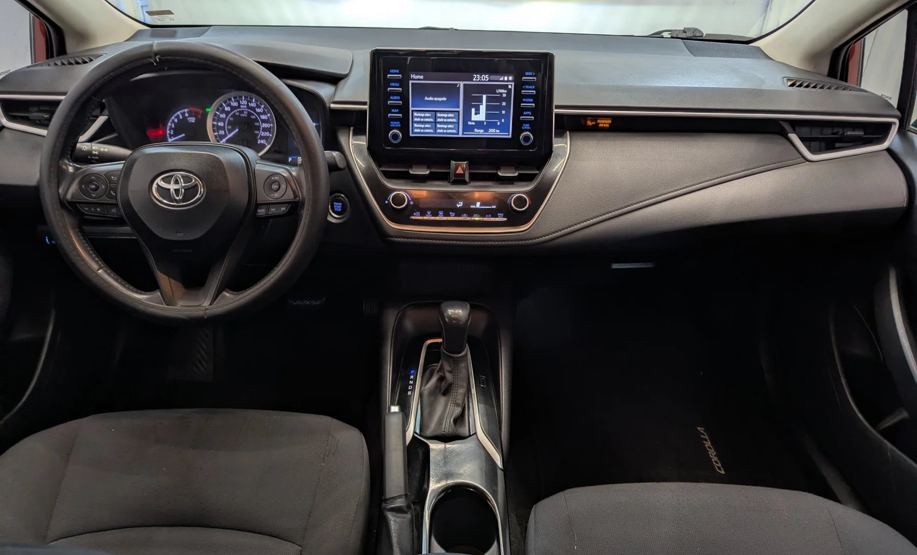 Toyota Corolla LE 2020 — interior 4 de 9