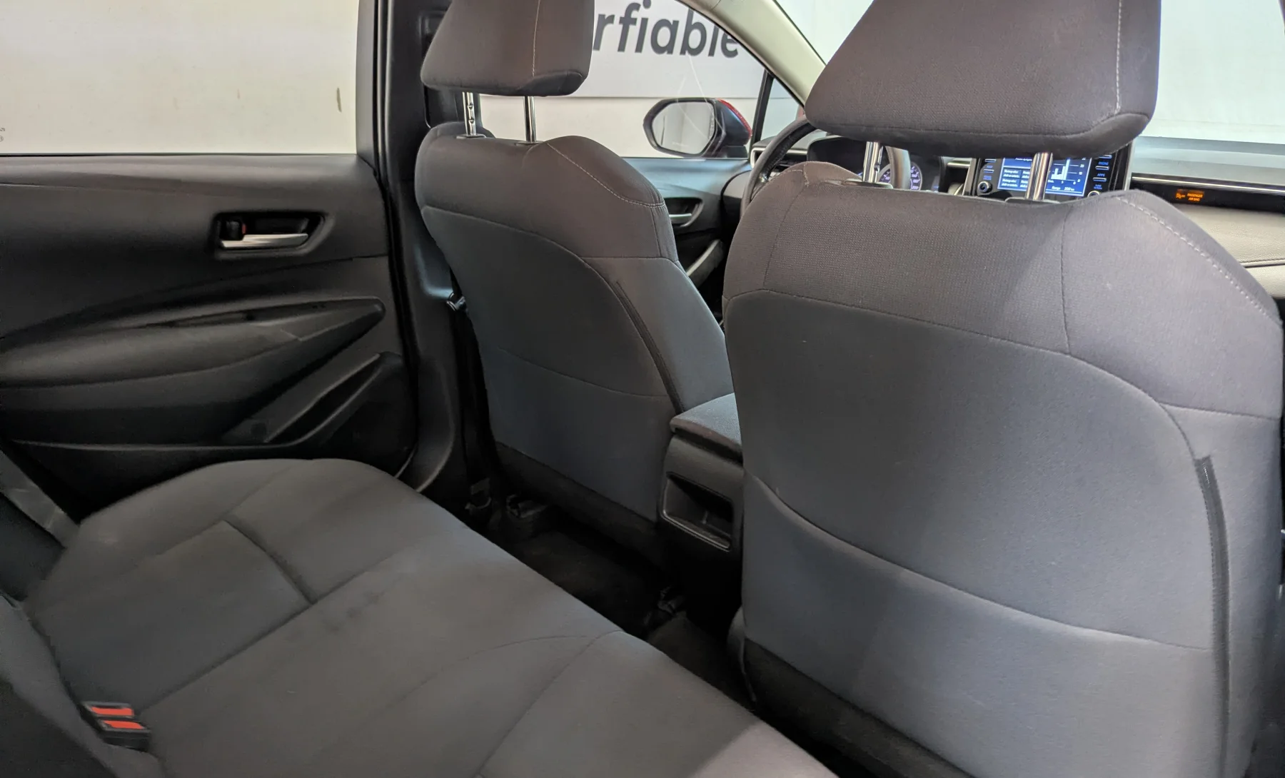 Toyota Corolla LE 2020 — interior 8 de 9