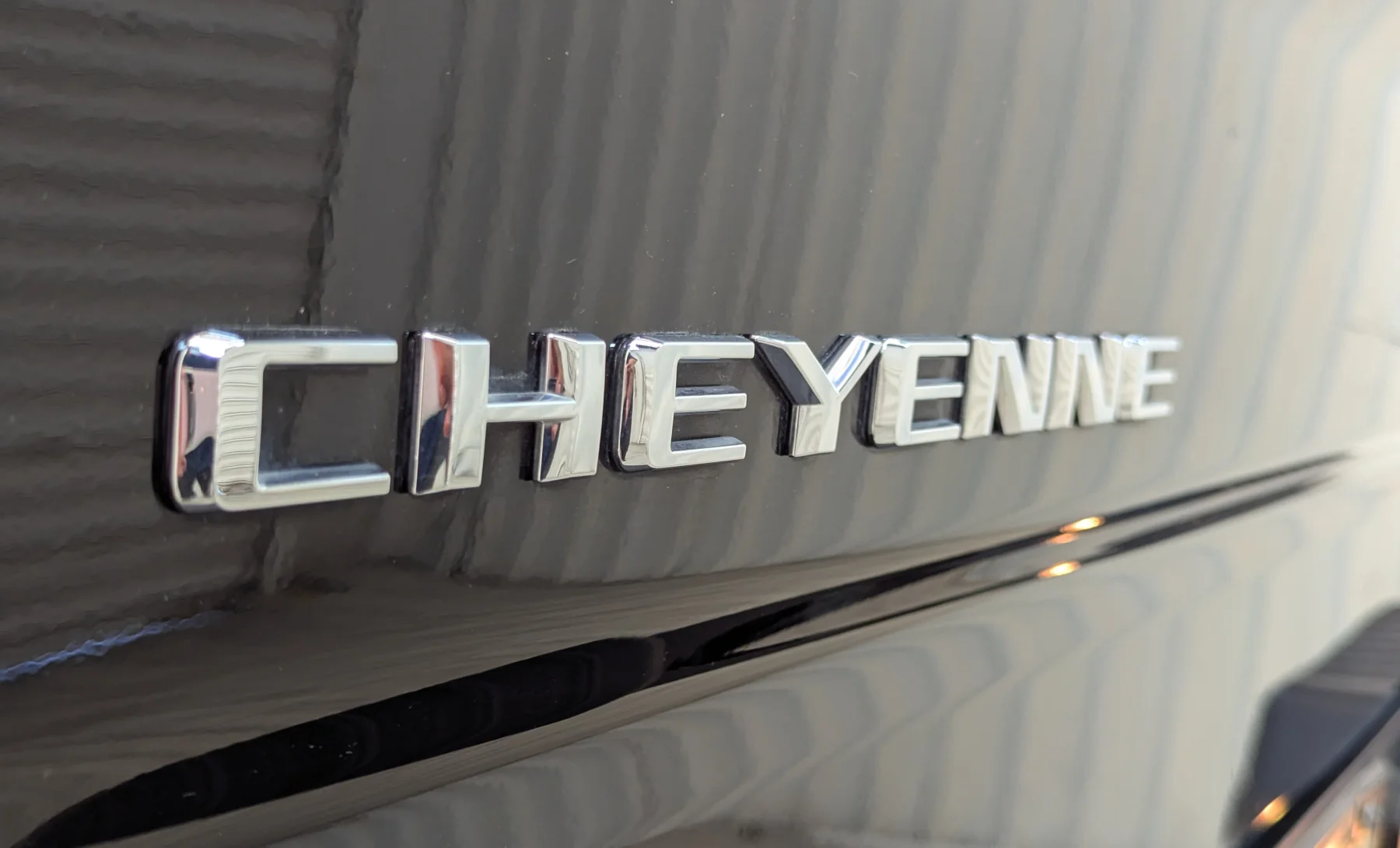 Chevrolet Cheyenne RST 2023 — exterior 8 de 10