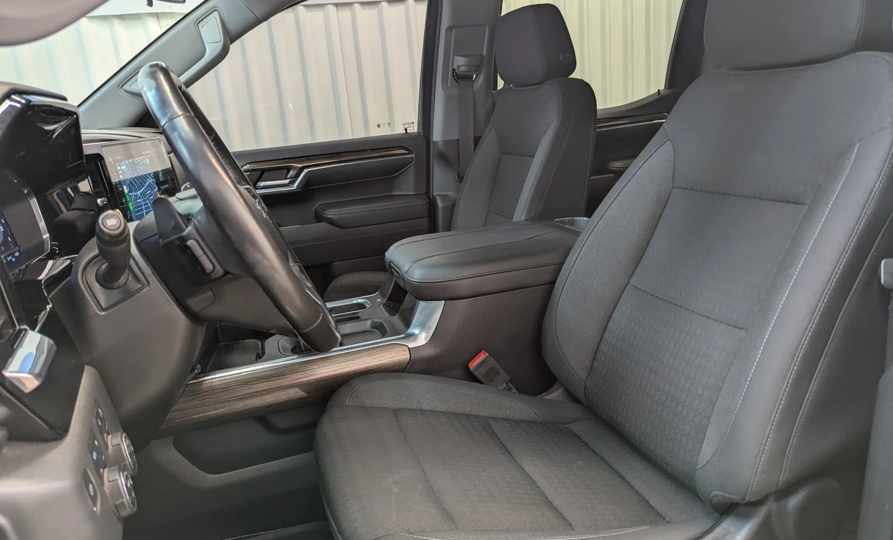 Chevrolet Cheyenne RST 2023 — interior 2 de 10