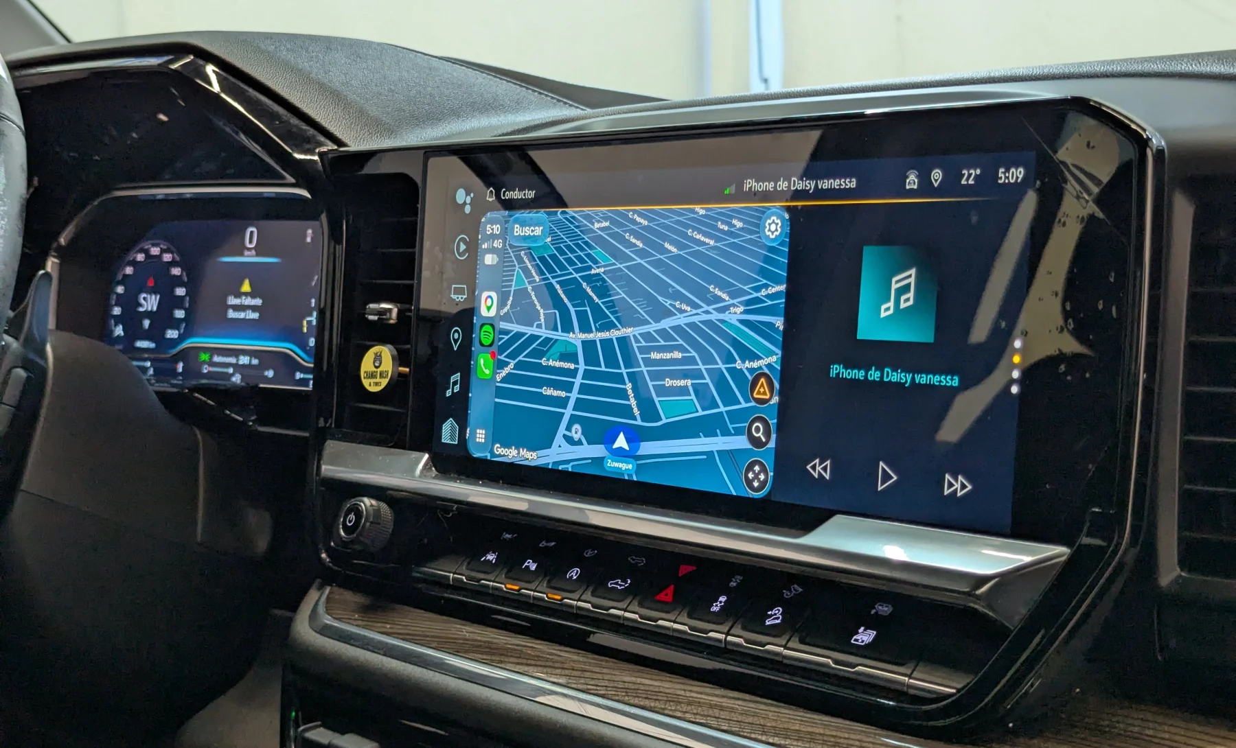 Chevrolet Cheyenne RST 2023 — interior 4 de 10