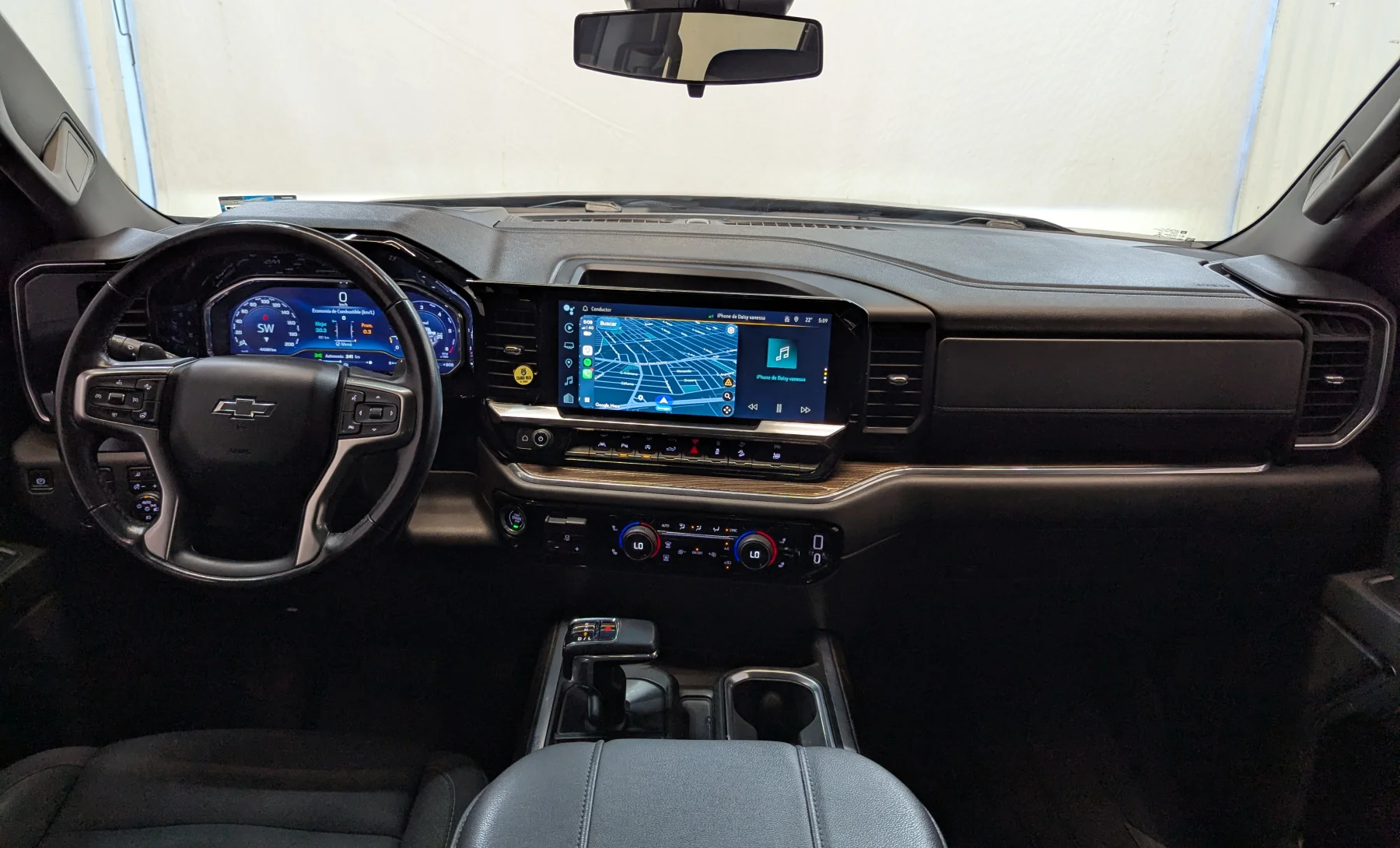 Chevrolet Cheyenne RST 2023 — interior 5 de 10