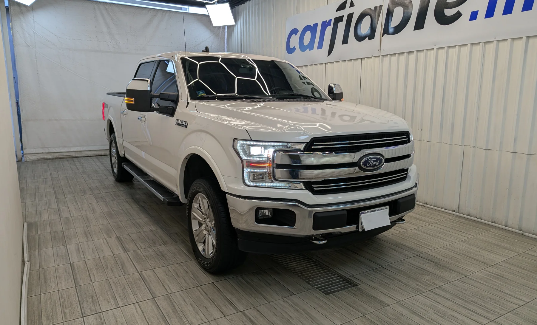 Ford F-150 Lariat 2019 — exterior 3 de 10
