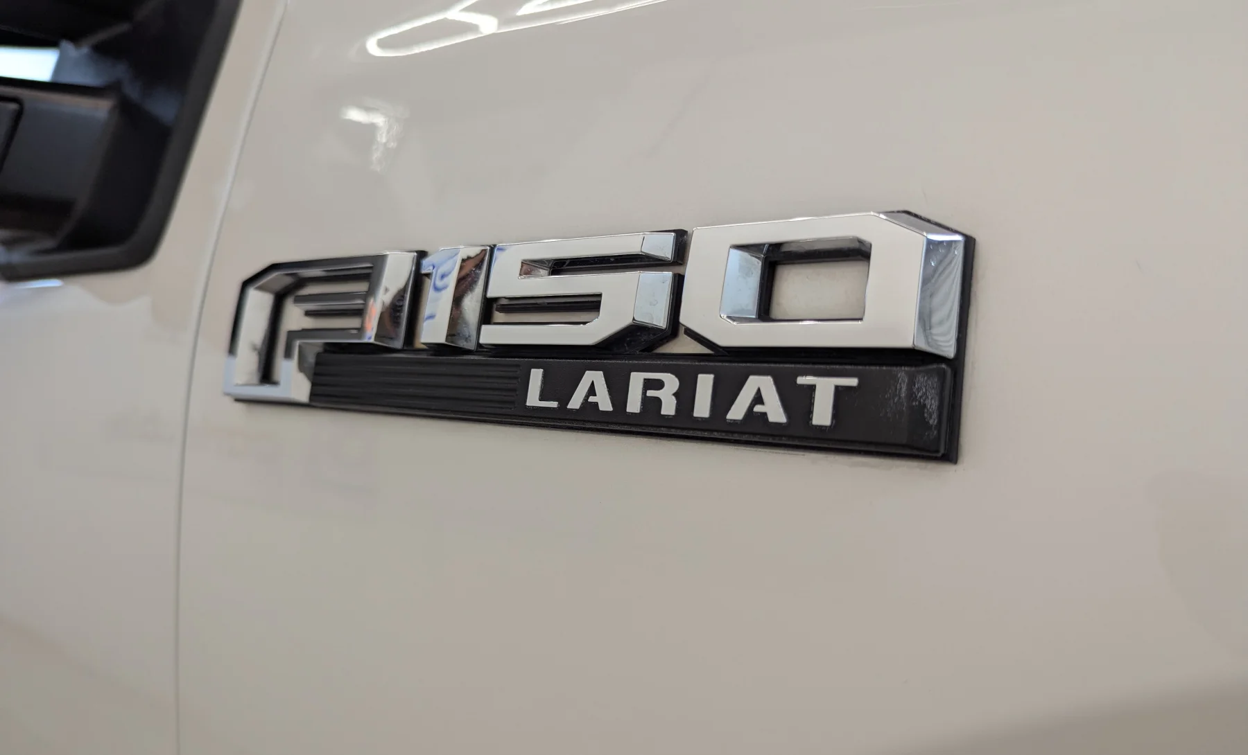 Ford F-150 Lariat 2019 — exterior 7 de 10