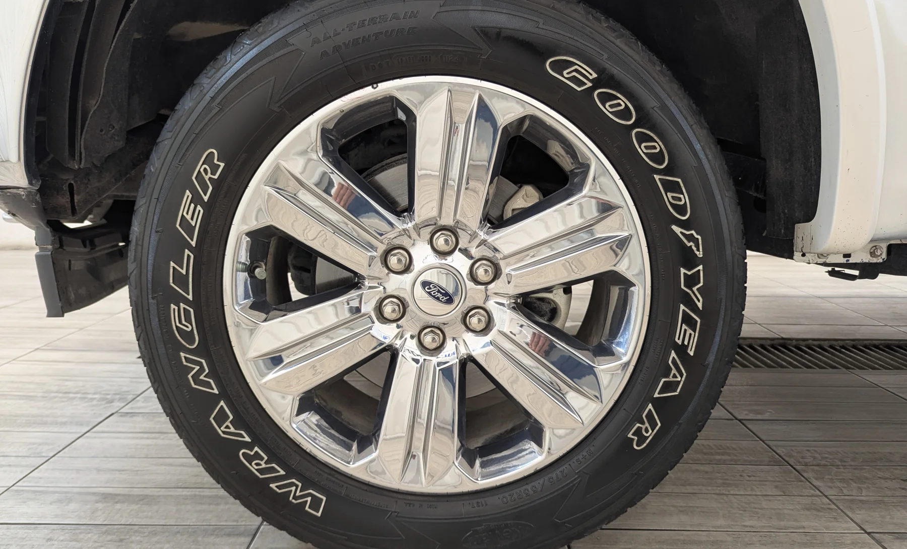 Ford F-150 Lariat 2019 — exterior 10 de 10