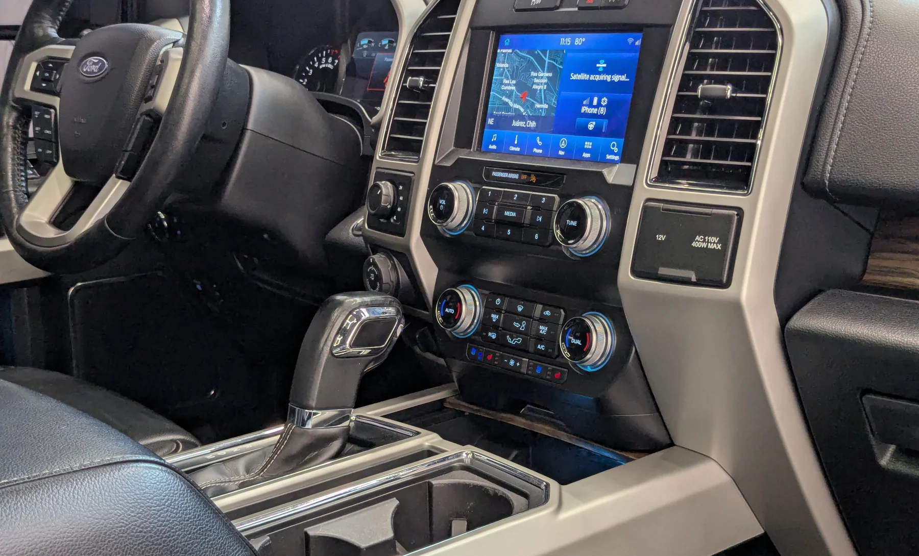 Ford F-150 Lariat 2019 — interior 4 de 10