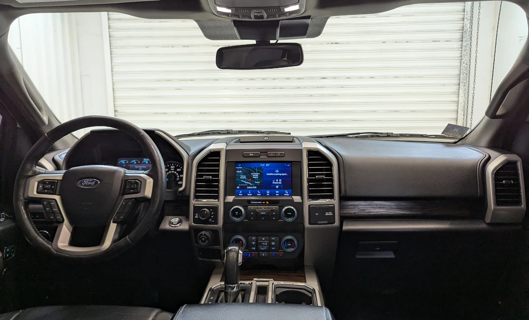 Ford F-150 Lariat 2019 — interior 5 de 10