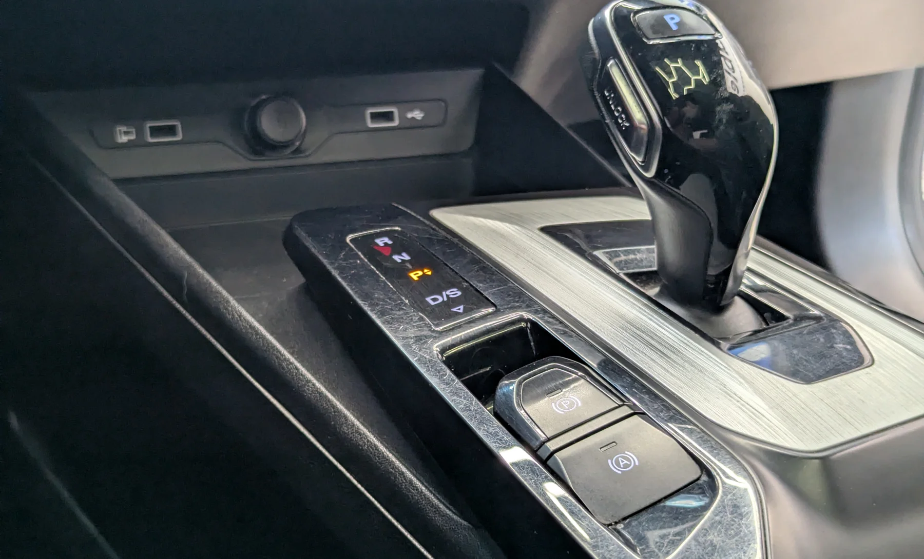 MG GT Alpha 2023 — interior 4 de 10