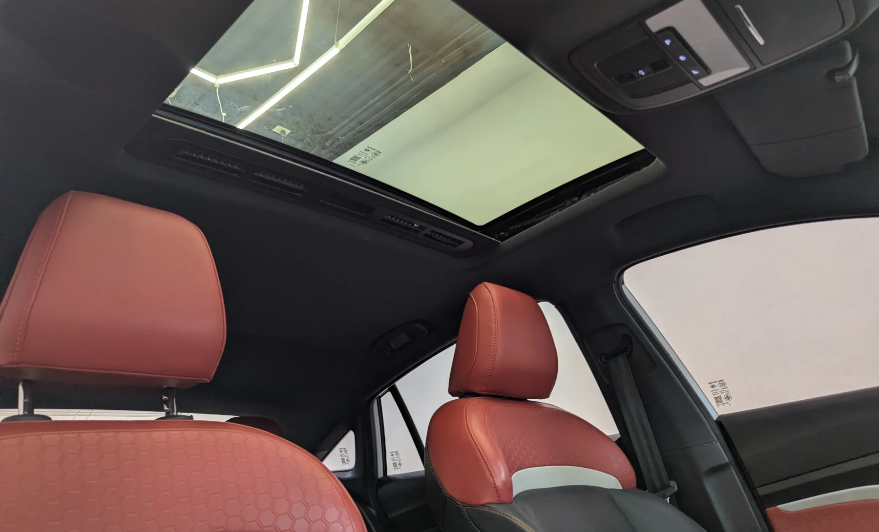MG GT Alpha 2023 — interior 8 de 10