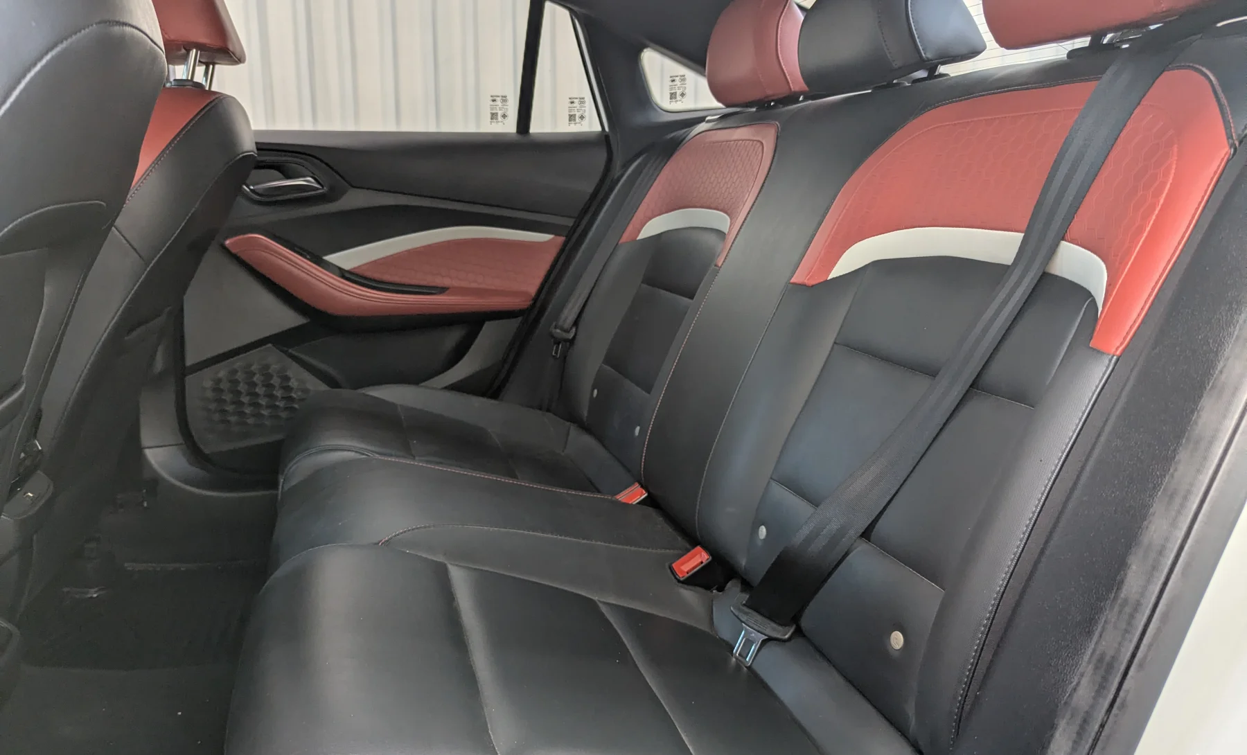 MG GT Alpha 2023 — interior 10 de 10