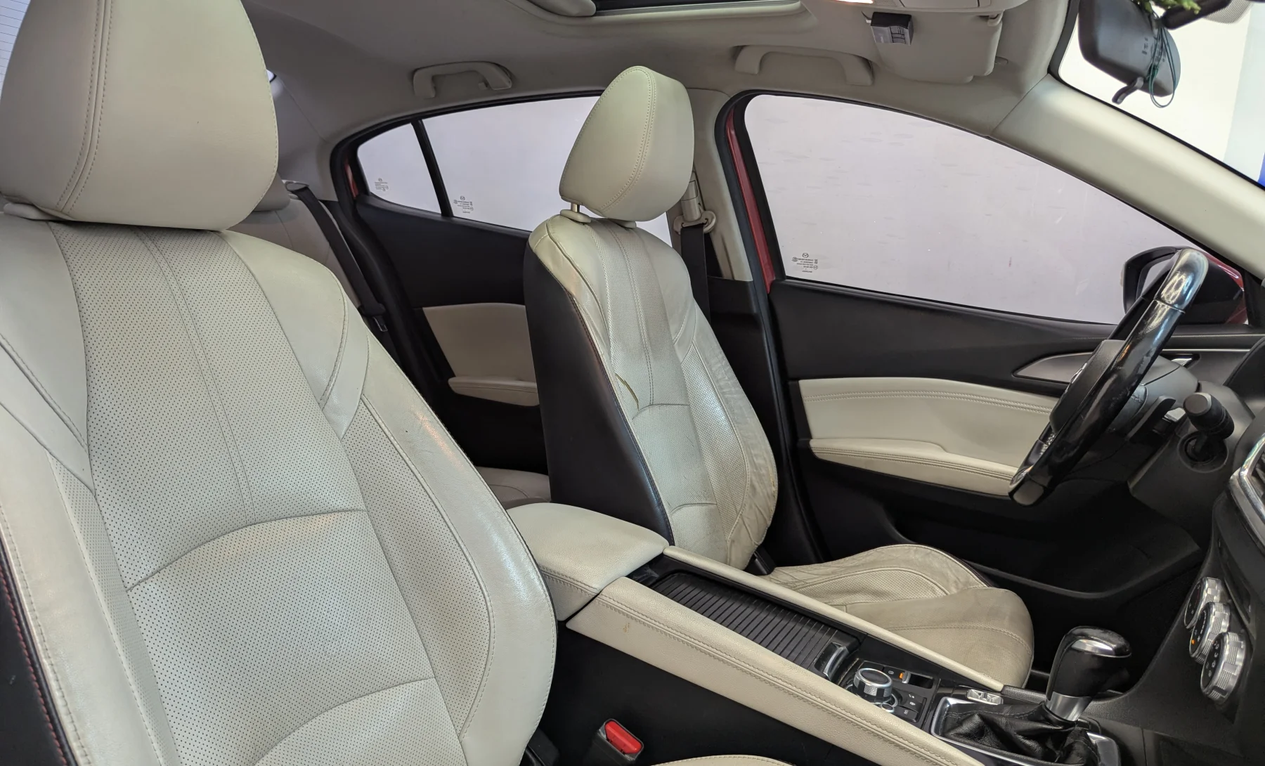 Mazda 3 s Grand Touring 2018 — interior 2 de 10