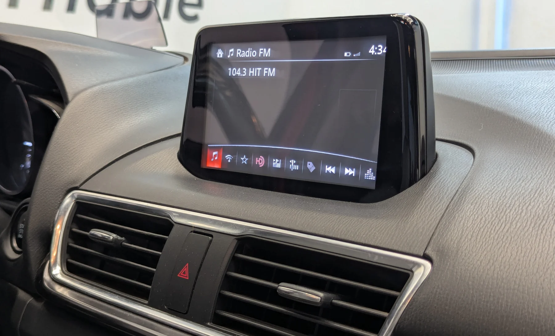 Mazda 3 s Grand Touring 2018 — interior 4 de 10