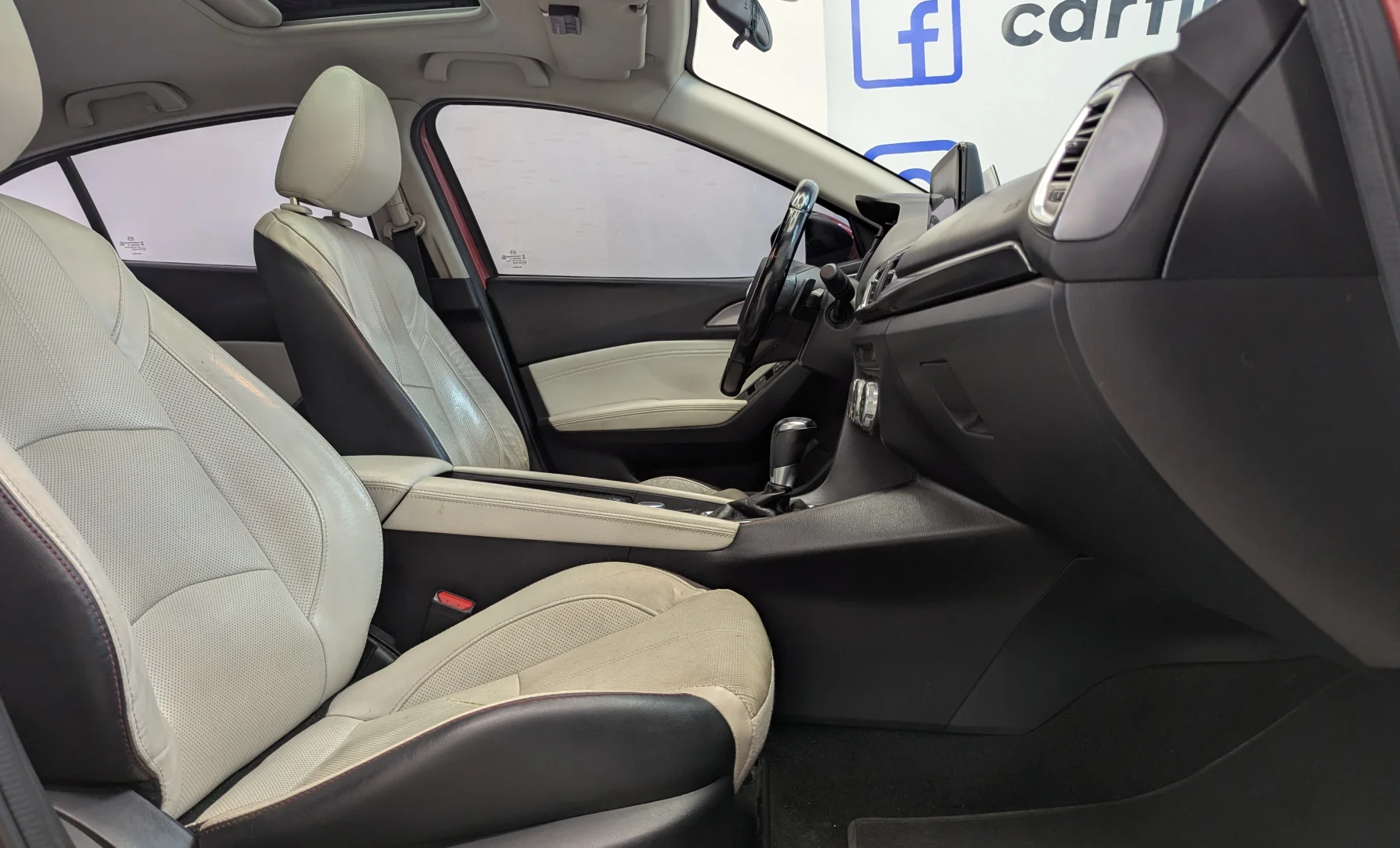 Mazda 3 s Grand Touring 2018 — interior 6 de 10