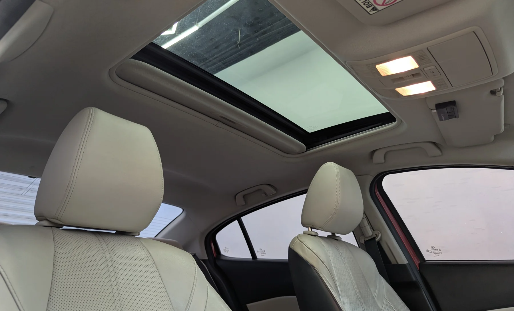 Mazda 3 s Grand Touring 2018 — interior 8 de 10