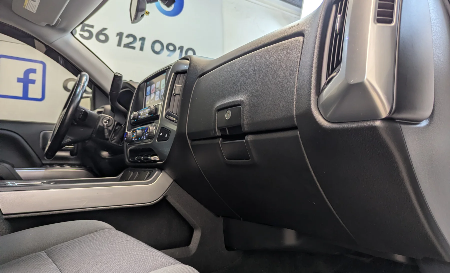 Chevrolet Silverado 1500 LS 2017 — interior 8 de 10