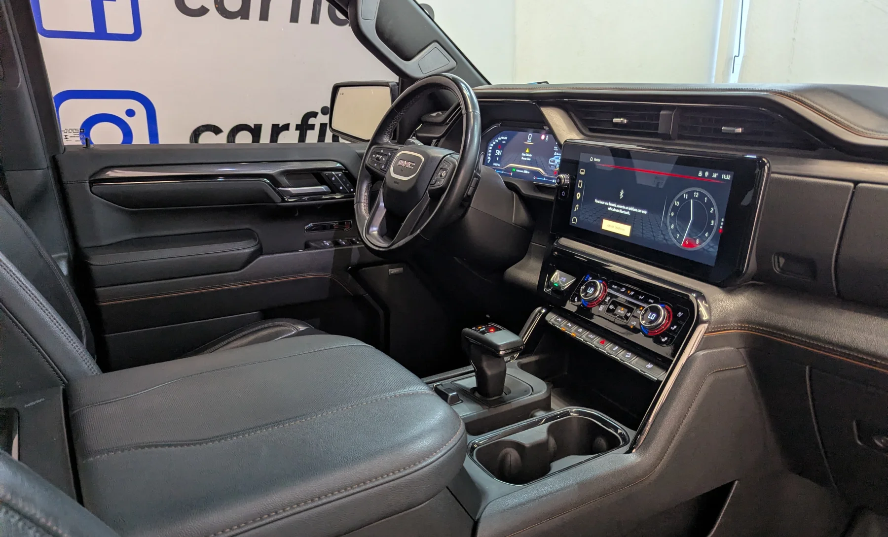 GMC Sierra 1500 AT4 2023 — interior 6 de 10