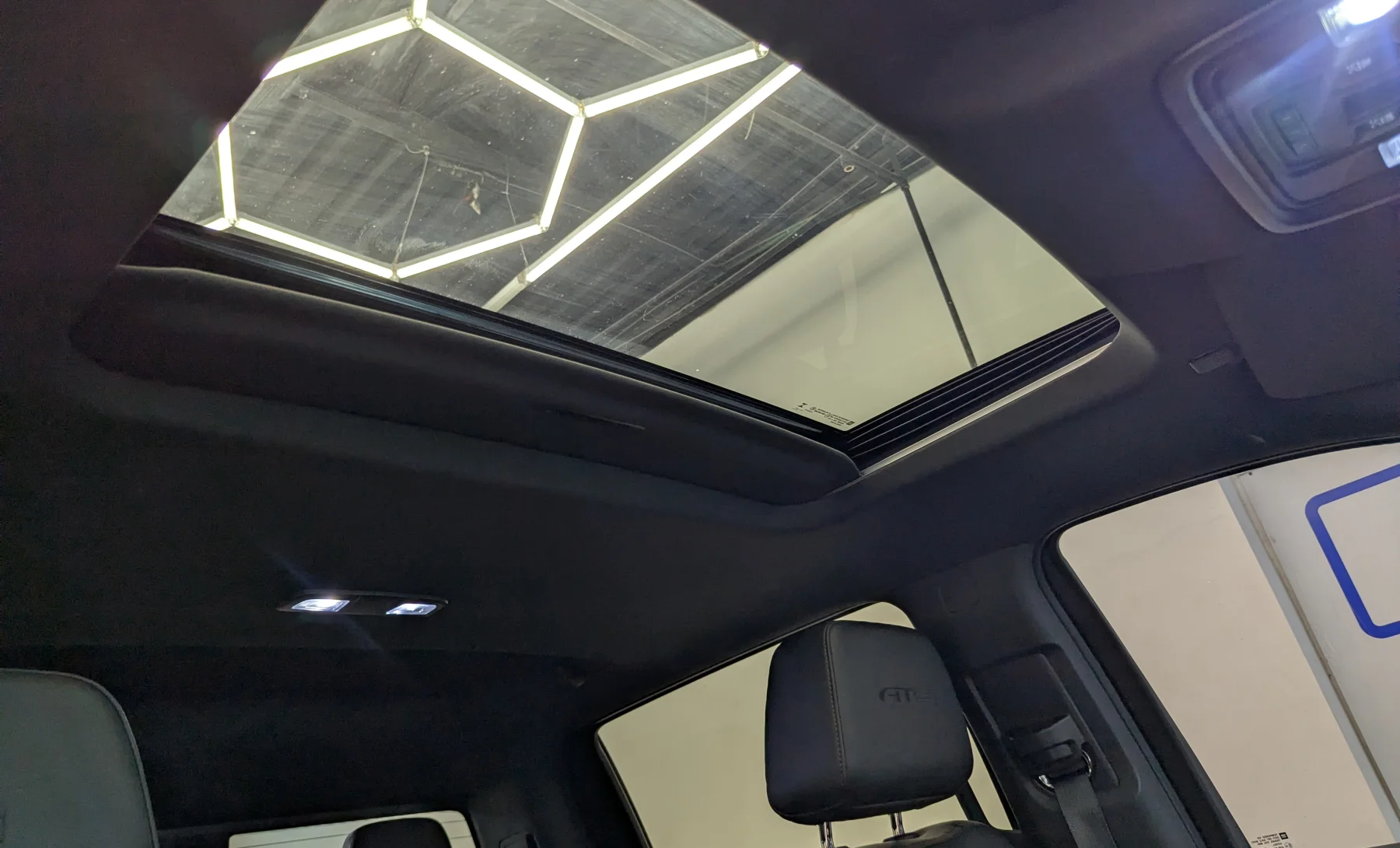 GMC Sierra 1500 AT4 2023 — interior 8 de 10